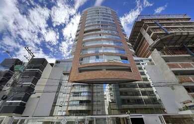 Imagem: O apartamento possui 3 Dormitórios, 2 Banheiros, 2 Vagas na