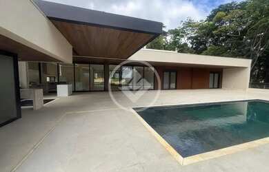 Imagem: A casa em condomínio possui 5 Dormitórios, 5 Banheiros, 5