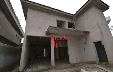 Imagem: A casa em condomínio possui 4 Dormitórios, 5 Banheiros, 2