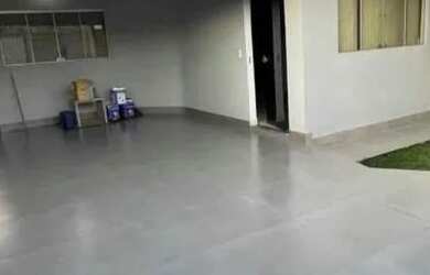 Imagem: A casa possui 3 Dormitórios e 2 Banheiros e está localizado