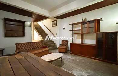 Imagem: A casa possui 5 Dormitórios, 4 Banheiros, 1 Vaga na garagem