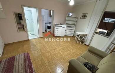 Imagem: O apartamento possui 1 Dormitório, 1 Banheiro, 1 Vaga na garagem