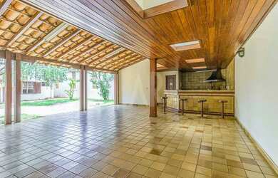 Imagem: A casa possui 5 Dormitórios, 5 Banheiros, 5 Vagas na garagem