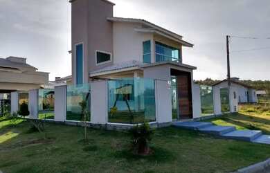 Imagem: A casa possui 2 Dormitórios, 3 Banheiros, 2 Vagas na garagem