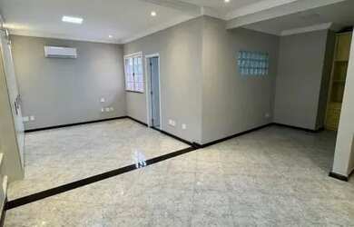 Imagem 8: Alugo espaçosa casa em Condomínio na Constantino Nery