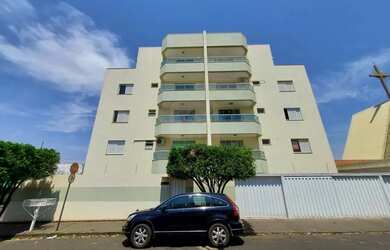 Imagem: O apartamento possui 3 Dormitórios, 1 Banheiro, 2 Vagas na