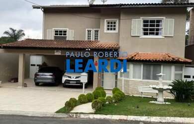 Imagem: A casa em condomínio possui 4 Dormitórios, 3 Banheiros, 2