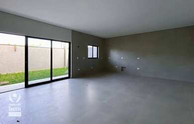 Imagem: A casa possui 3 Dormitórios, 4 Banheiros, 1 Vaga na garagem