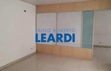 Imagem: A casa possui 3 Dormitórios, 1 Banheiro, 4 Vagas na garagem