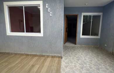 Imagem: A casa possui 3 Dormitórios, 1 Banheiro, 1 Vaga na garagem