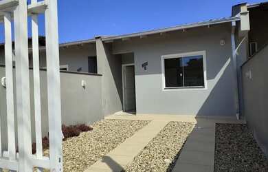 Imagem: A casa possui 2 Dormitórios, 1 Banheiro, 1 Vaga na garagem