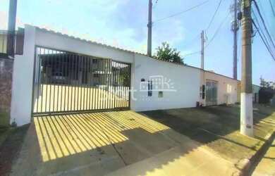 Imagem: A casa possui 3 Dormitórios, 1 Banheiro, 5 Vagas na garagem