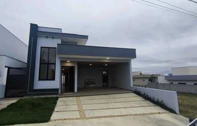 Imagem: A casa em condomínio possui 3 Dormitórios, 3 Banheiros, 4