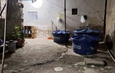 Imagem: A casa possui 4 Dormitórios e 2 Banheiros e está localizado