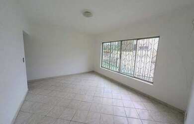 Imagem: A casa possui 2 Dormitórios, 2 Banheiros, 218m² de Área e