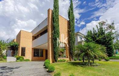 Imagem: A casa em condomínio possui 4 Dormitórios, 5 Banheiros, 5