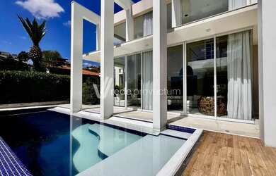 Imagem: A casa em condomínio possui 4 Dormitórios, 5 Banheiros, 5