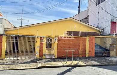 Imagem: A casa possui 4 Dormitórios, 3 Banheiros, 4 Vagas na garagem