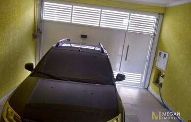 Imagem: A casa possui 3 Dormitórios, 2 Banheiros, 2 Vagas na garagem