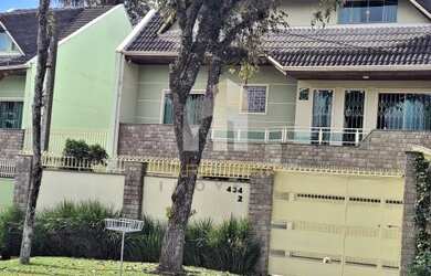 Imagem: A casa possui 3 Dormitórios, 2 Banheiros, 2 Vagas na garagem