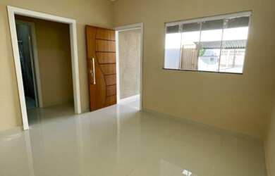 Imagem: A casa possui 3 Dormitórios, 1 Banheiro, 3 Vagas na garagem