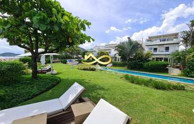 Imagem: A casa em condomínio possui 5 Dormitórios, 5 Banheiros, 3