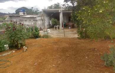 Imagem: A casa possui 2 Dormitórios, 1 Banheiro, 3 Vagas na garagem