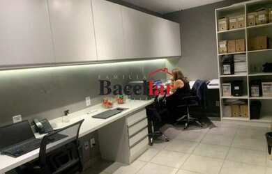 Imagem: O depósito possui 400m² de Área e está localizado em Tijuca