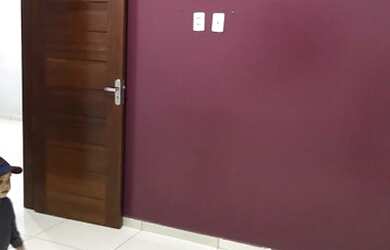 Imagem: A casa possui 2 Dormitórios e 1 Banheiro e está localizado