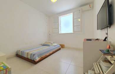 Imagem 16: Em frente ao Clube Piraquê. Vista Lagoa. 1 apartamento por andar. Elevador...