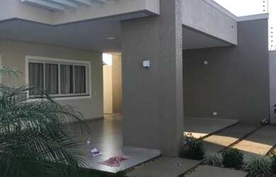 Imagem: A casa possui 3 Dormitórios, 3 Banheiros, 2 Vagas na garagem