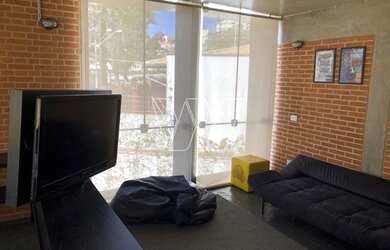 Imagem: A casa possui 1 Dormitório, 4 Banheiros, 5 Vagas na garagem