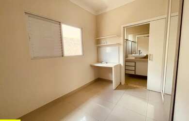 Imagem: A casa em condomínio possui 3 Dormitórios, 4 Banheiros, 4