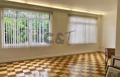 Imagem: A casa possui 3 Dormitórios, 3 Banheiros, 2 Vagas na garagem