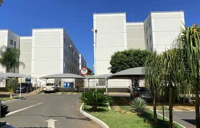 Imagem: O apartamento possui 2 Dormitórios, 1 Banheiro, 1 Vaga na garagem