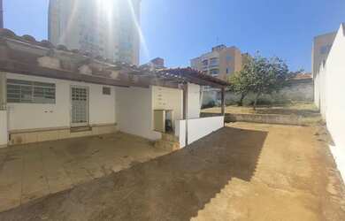 Imagem: A casa possui 2 Dormitórios, 1 Banheiro, 4 Vagas na garagem