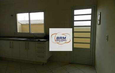 Imagem: A casa possui 2 Dormitórios, 1 Banheiro, 1 Vaga na garagem