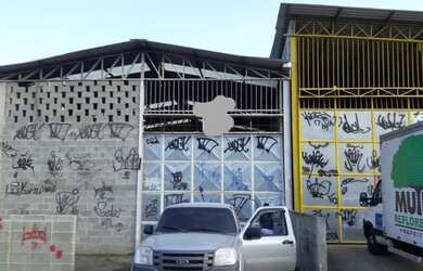 Imagem: O depósito possui 5 Vagas na garagem, 300m² de Área e está