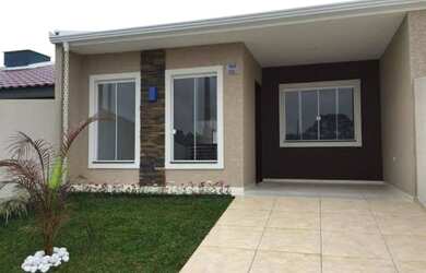 Imagem: A casa possui 3 Dormitórios, 2 Banheiros, 2 Vagas na garagem