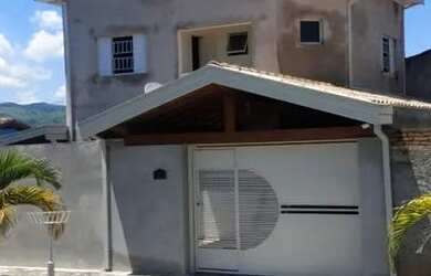 Imagem: A casa possui 2 Dormitórios, 3 Banheiros, 2 Vagas na garagem