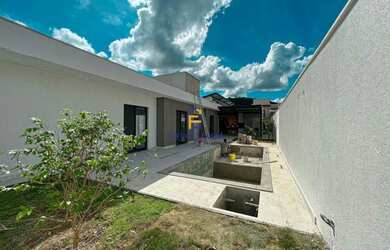 Imagem: A casa possui 3 Dormitórios, 4 Banheiros, 4 Vagas na garagem