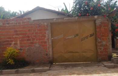 Imagem: A casa possui 2 Dormitórios, 1 Banheiro e está localizado