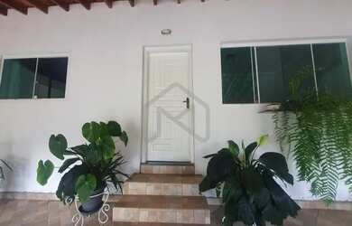 Imagem: A casa possui 4 Dormitórios, 4 Banheiros, 3 Vagas na garagem