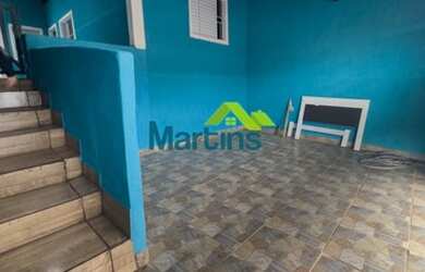 Imagem: A casa possui 2 Dormitórios, 2 Banheiros, 2 Vagas na garagem