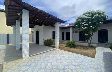 Imagem: A casa em condomínio possui 4 Dormitórios, 2 Banheiros, 4