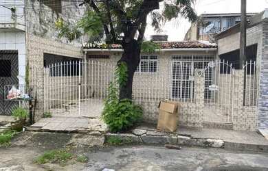 Imagem: A casa possui 2 Dormitórios, 2 Banheiros, 1 Vaga na garagem