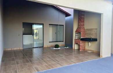 Imagem: A casa possui 2 Dormitórios, 1 Banheiro, 4 Vagas na garagem