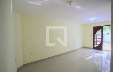 Imagem: A casa em condomínio possui 3 Dormitórios, 2 Banheiros, 1