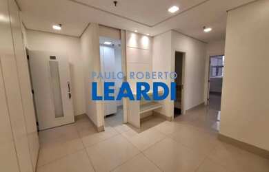 Imagem: O depósito possui 2 Vagas na garagem, 60m² de Área e está