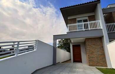 Imagem: A casa possui 3 Dormitórios, 3 Banheiros, 2 Vagas na garagem